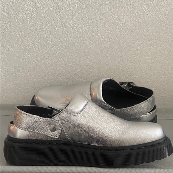 New Dr. Martens Unisex Laketen Silver Metallic Slingback Mule Mens 9 Womens 10 - Picture 7 of 9